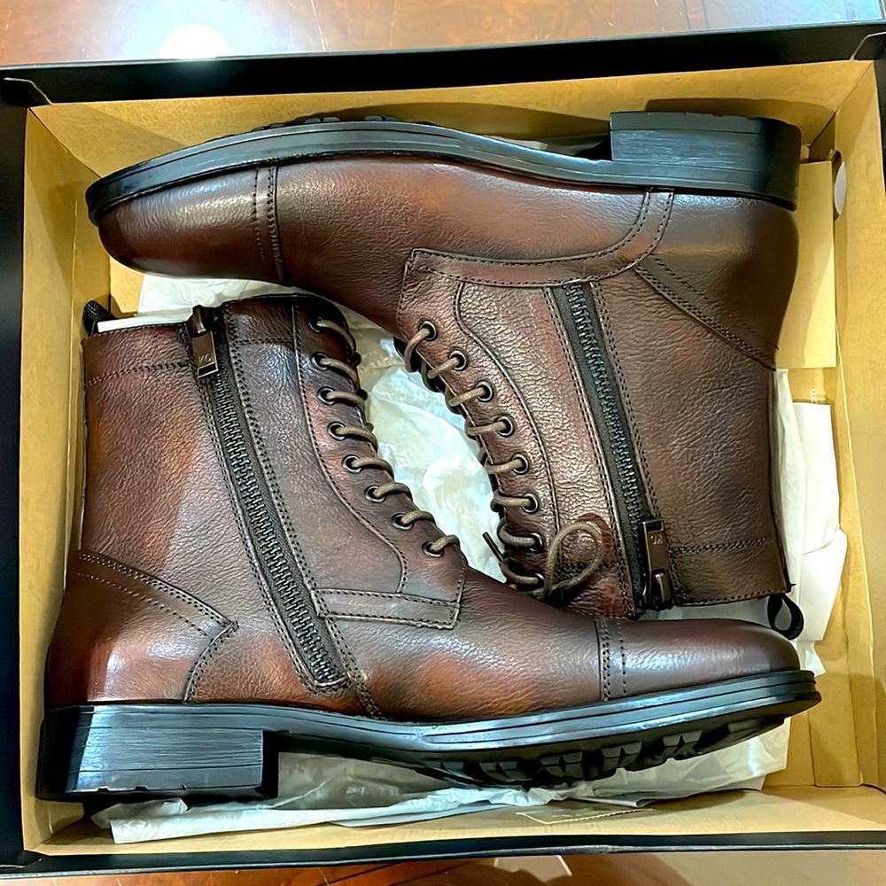 Kenneth Cole brown men’s zip/lace boots.